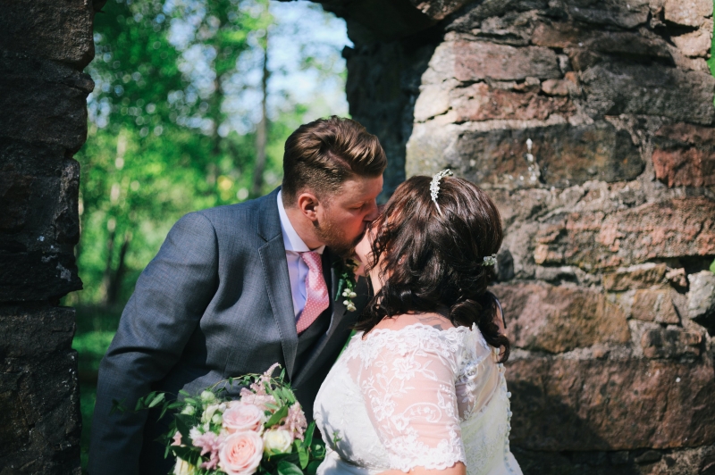 Bröllop-bröllopsfotograf-fotograf-ulricehamn-borås-brunn-sjuhärad-kyrkoruin-foto-bröllopsfotografering-bröllopsbilder